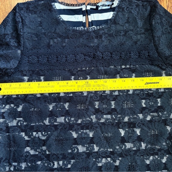 Karl Lagerfeld Paris Black Floral Lace Overlay Blouse - Large - Picture 8 of 8